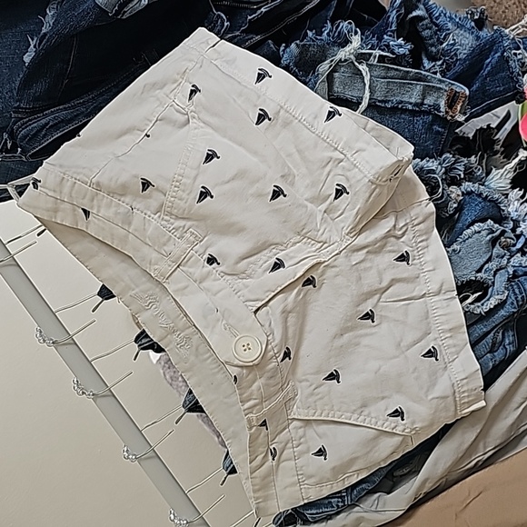 Shorts - Picture 1 of 2